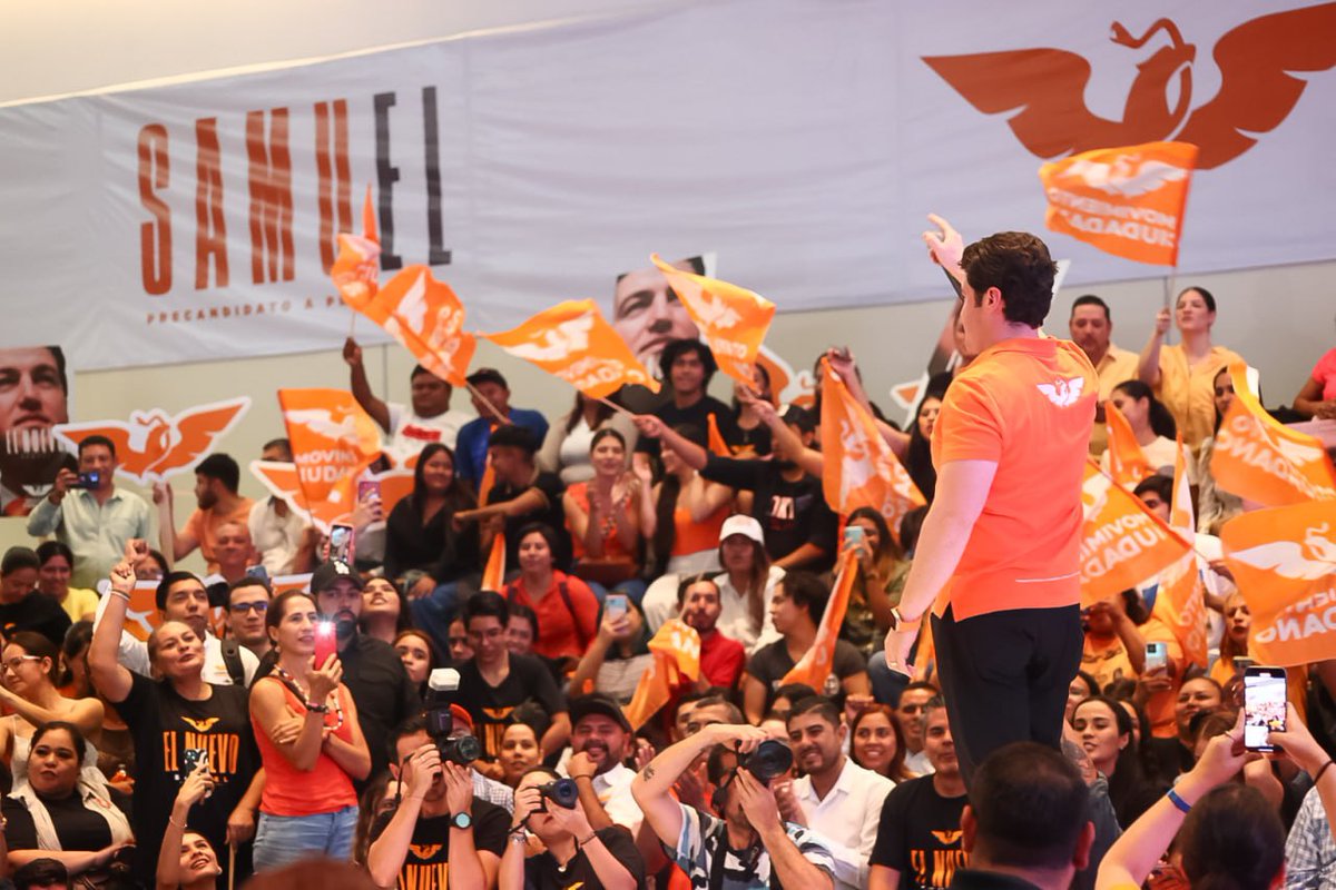 samuel_garcias's tweet photo. Otro SOLD OUT, muchas gracias a la raza de Colima por recibir así a lo NUEVO. ¡Ánimooo! 🍊🍊🍊
.
.
El precandidato único a Presidente. Mensaje dirigido a militantes y simpatizantes de Movimiento Ciudadano. https://t.co/17hMr7cvD7