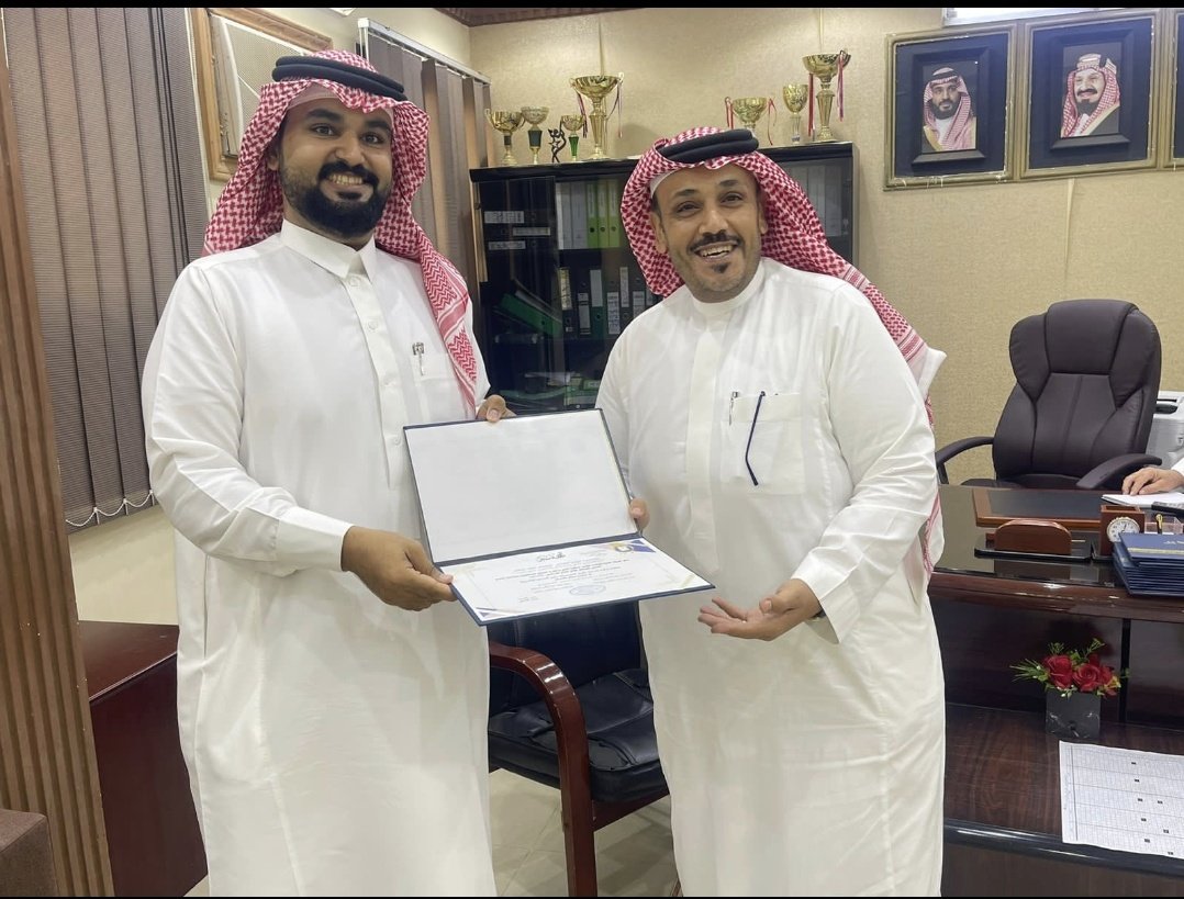 وترجل الفارس.
شكرا  على كل ماقدمته للمدرسة ومعلميها و طلابها تميزت المدرسة  فتفوف طلابها كنت للطالب نعم الأب وكنت للمعلم نعم الأخ نتمنى لك السعادة والتوفيق أينما حللت واستقر بك قطار التميز.شكراً للقائد والأب والأخ عباس الصبحي مدير متوسطة خليص وثانوية ابن الهيثم.