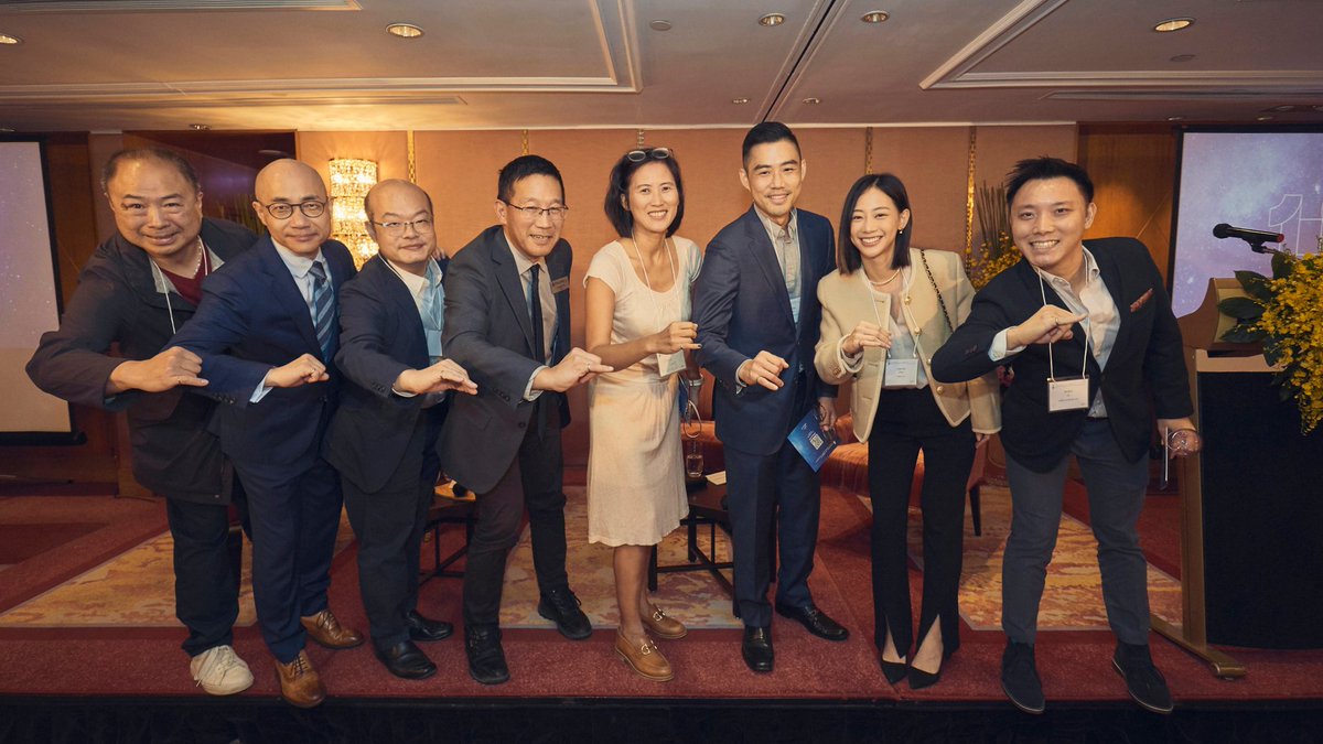 University of Toronto Engineering (@uoftengineering) on Twitter photo Last week, #UofTEngineering alumni in Hong Kong gathered with <a href="/UofTEngDean/">Chris Yip</a> and <a href="/CanCGHongKong/">Canada in Hong Kong</a> for a reception and fireside chat to celebrate <a href="/UofTEngineering/">University of Toronto Engineering</a>'s 150th anniversary.
Read more: uofteng.ca/WLhGEh #Skule150 Last week, #UofTEngineering alumni in Hong Kong gathered with <a href="/UofTEngDean/">Chris Yip</a> and <a href="/CanCGHongKong/">Canada in Hong Kong</a> for a reception and fireside chat to celebrate <a href="/UofTEngineering/">University of Toronto Engineering</a>'s 150th anniversary.
Read more: uofteng.ca/WLhGEh #Skule150