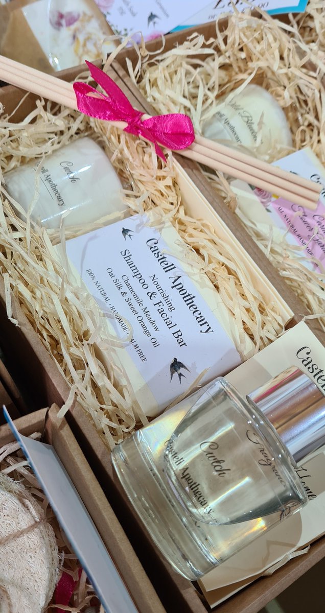 CastellUK's tweet image. Some popular products chosen by our customers today #giftideas @CardiffXmasMrkt 
Come!
We're there until next Sunday 3rd Dec
Located opposite Miller &amp;amp; Carter on the Hayes

Have a good evening x
#Cardiff #localmaker #handmadesoap #palmoilfree #aromatherapy #soycandles #madeinwales