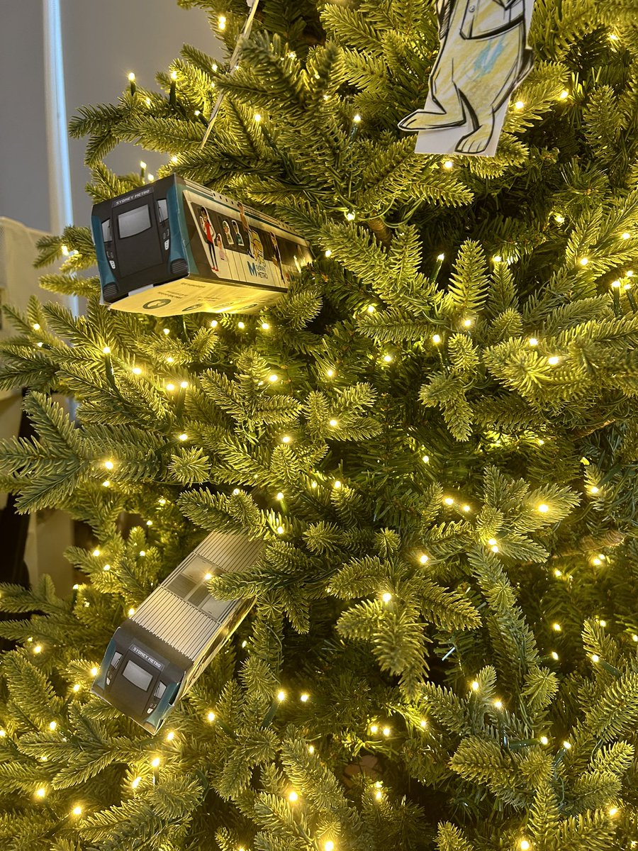 Lara Mottee tweet media