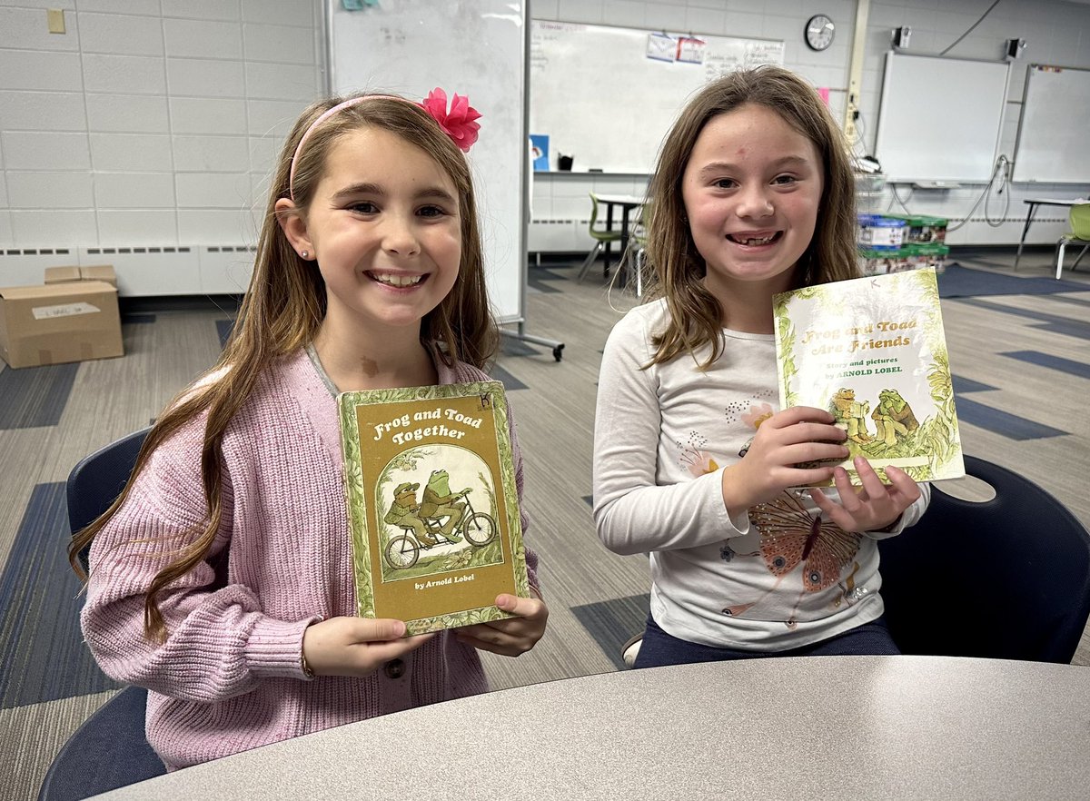 No better way to end a Monday than with surprise guest readers who wanted to show off their reading skills with a little “Frog and Toad!” @MsCteach2nd @MrsWachholder @SarahLindh Thanks for reading to me, ladies! ♥️ #wcsflight #soproud