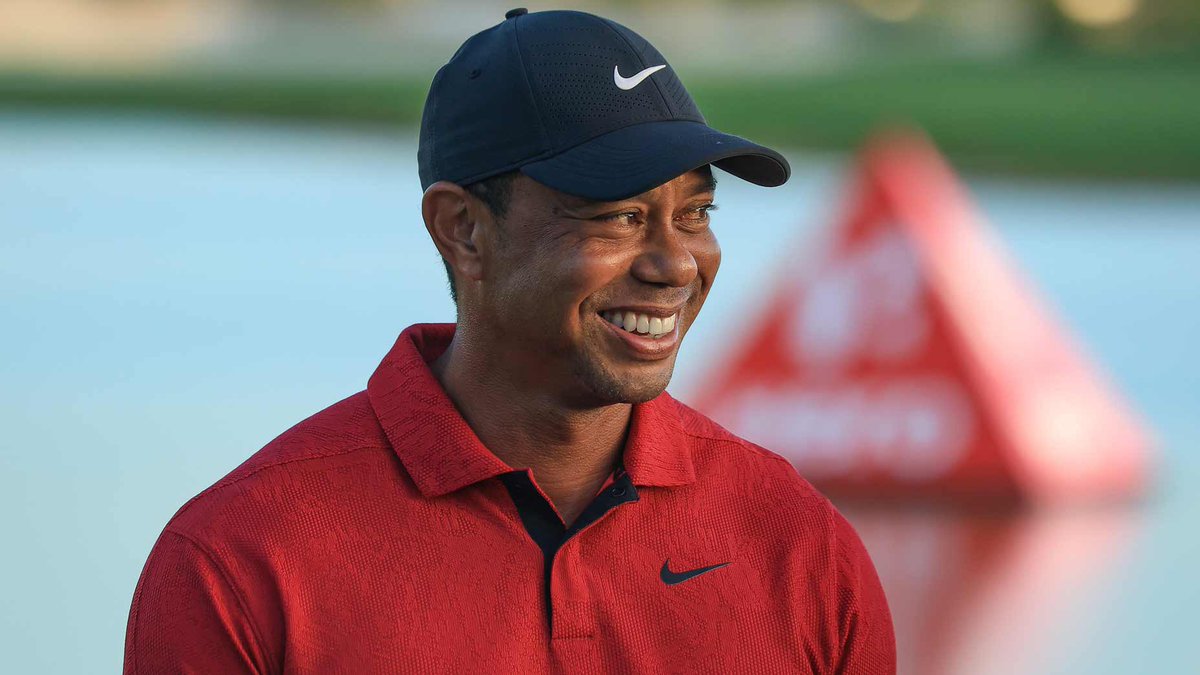 Twitter Lights Up After Tiger’s Swing Tips at College Shoot