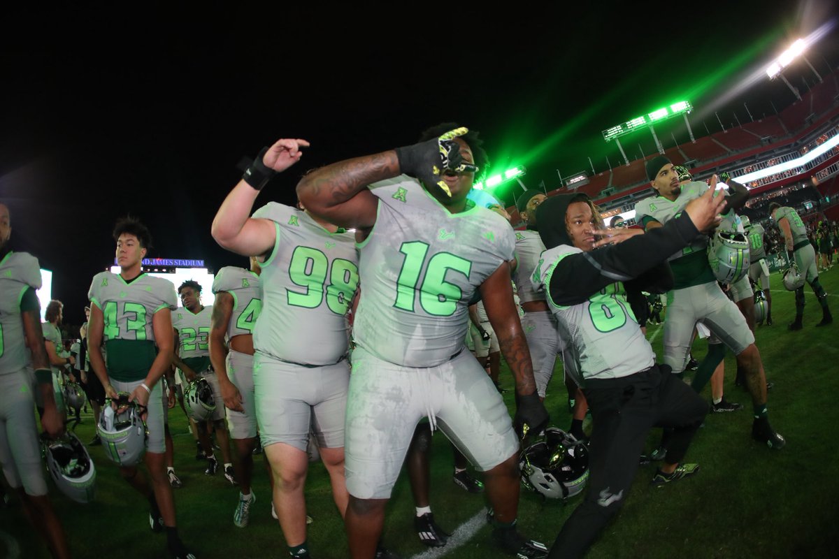 stantavious's tweet image. 🤘🏾💚#Gobulls