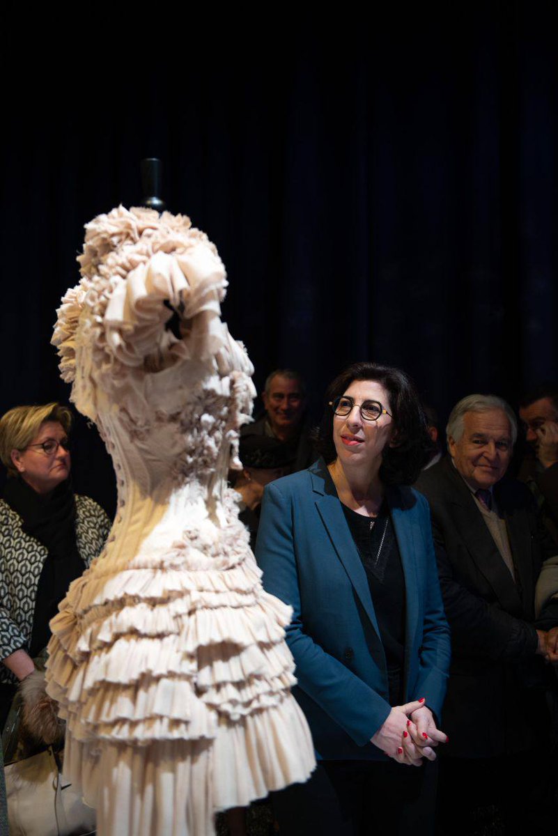Maison des métiers d'art et du design, Centre national du costume et de la scène, formations au lycée Jean Monnet : Moulins incarne l’excellence de nos savoir-faire ! Merci aux élus, artisans et enseignants engagés pour les métiers d’art dans l’Allier. Nous sommes à vos côtés !