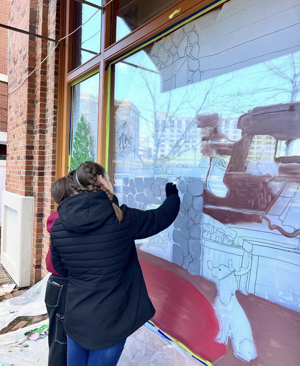 NNPSArts's tweet image. Super excited for the @CityofNN HollyDazzle &amp;amp; unveiling of the @nnschools student mural designs.  In partnership with CAN Foundation, Ss from each high school are painting murals in storefront windows. Here is a sneak peak, so make your way to City Center this season 🎨#OneNNPS