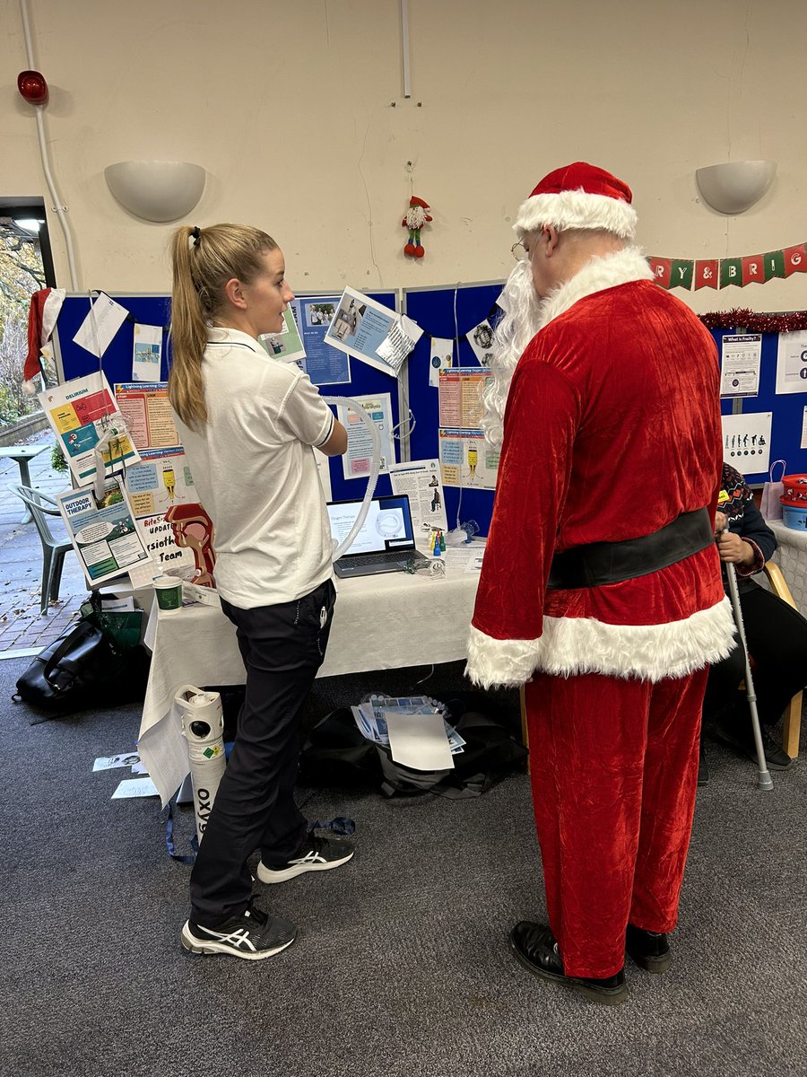 Great day at the bite size event today teaching all things oxygen therapy and Physiotherapy. Even got to teach Father Christmas a thing or too! <a href="/LouiseCoase/">Louise Coase</a>  #bitesizefhft