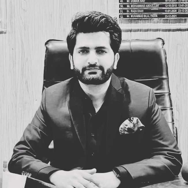 PrescribedMyths's tweet photo. Suicide is a murder by society. Apnay pyaron ko waqt dain. Unkay paas bakthain. Unki baat sunain, unhain apni sunain. Bahot saray masail sirf baat sunnay say hal hojatay hain. Apna rawiya badal ker shayad hum kayi Bilal bacha lain.

ایک ہی حادثہ تو ہے اور وہ یہ کہ آج تک
بات نہیں کہی گئی، بات نہیں سُنی گئی