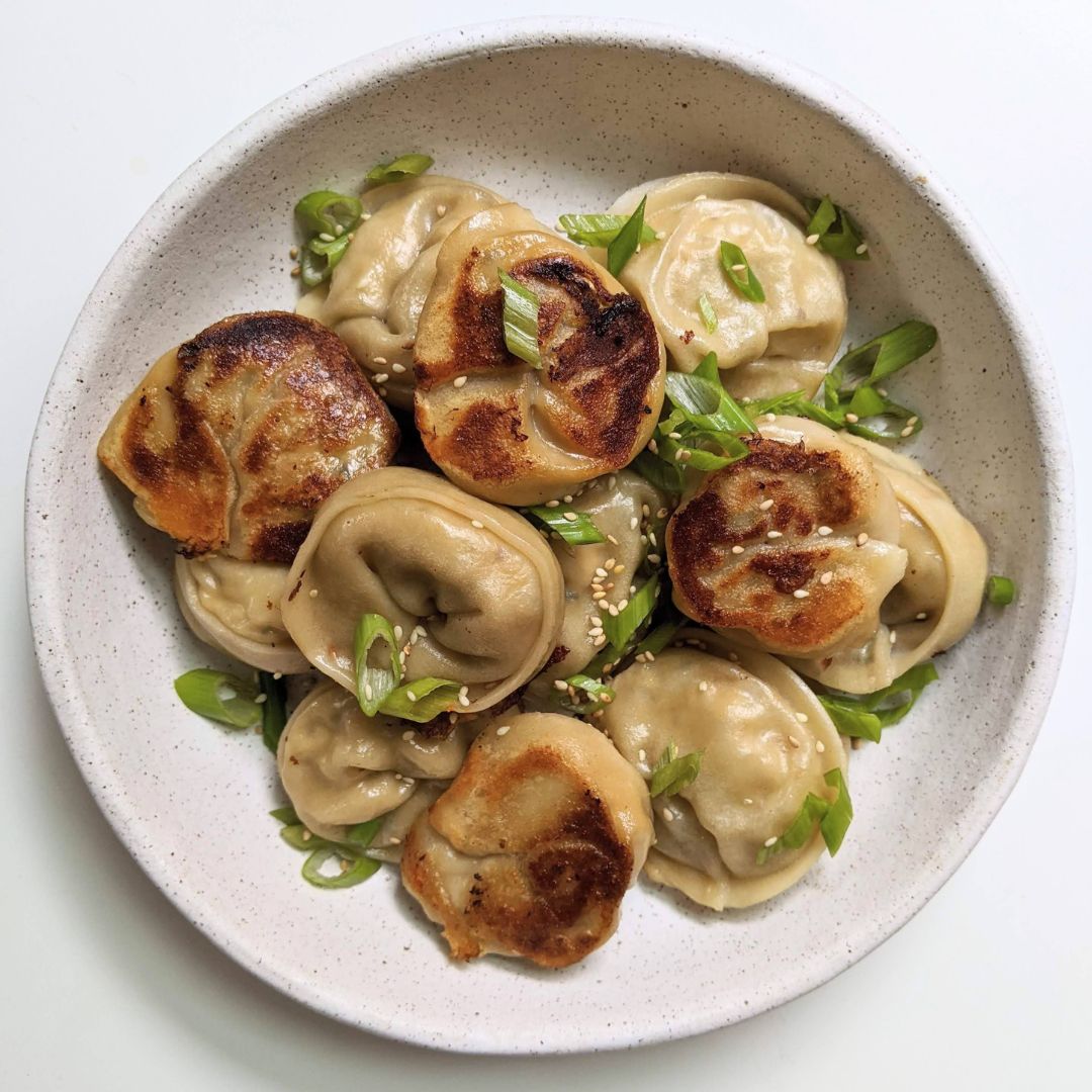 meimeidumplings's tweet photo. 🌎️Dumplings are going everywhere! We're bringing back national shipping for the holidays🎁 Send some #MeiMeiMagic to 1) yourself! 2) A fellow dumpling lover 💞Next shipping date = Dec 12th (order by Dec 9th)
 https://t.co/SJkEjiP3j2 https://t.co/mj6RHOndNc
