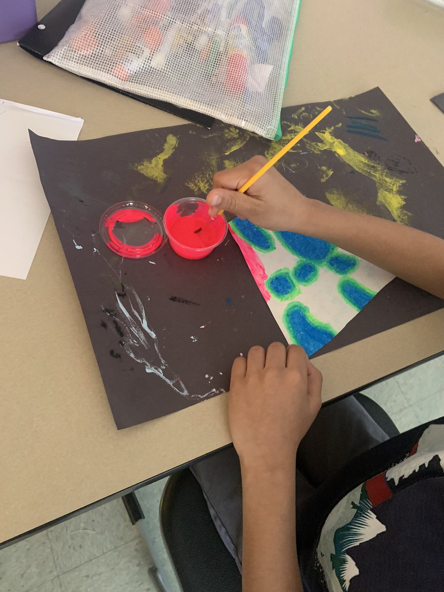 Second graders are adding watercolor backgrounds to their lava lamps! #ilbsd13 #leadlikeajaguar