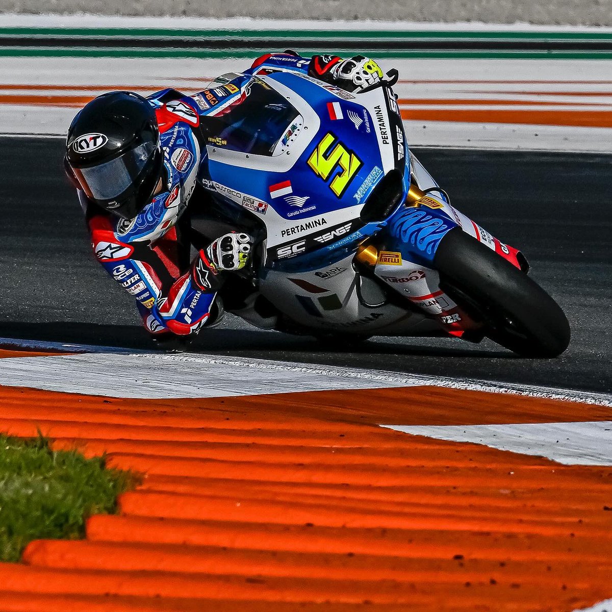 jaume_masia's tweet photo. ¡Top 12 en en mi primer día con esta nueva moto! @sagracingteam 💪🏼
¡Disfrutando de las nuevas sensaciones!😁
-
#TestValencia #MotoGP #Moto2 #JM5 https://t.co/pZ1o2wjVtS