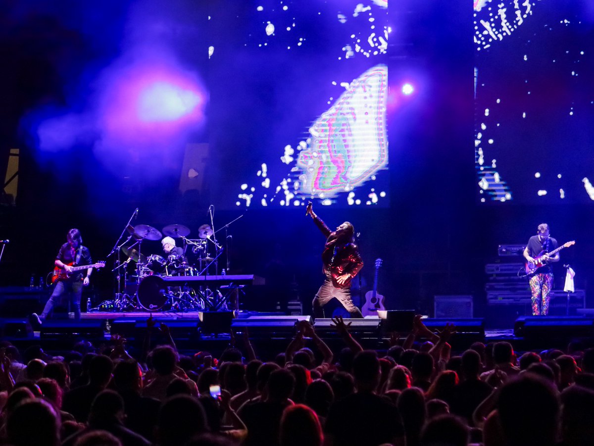 miguelmateosok's tweet photo. ¡Gracias Cali! 🇨🇴
El Estadio Pascual Guerrero vibró a puro rock en otra edición del mítico #ConciertoDeConciertos.
¡Hasta la proxima, amigos de Colombia!

Ph: Adrián Canedo https://t.co/HSE0q5q2uS