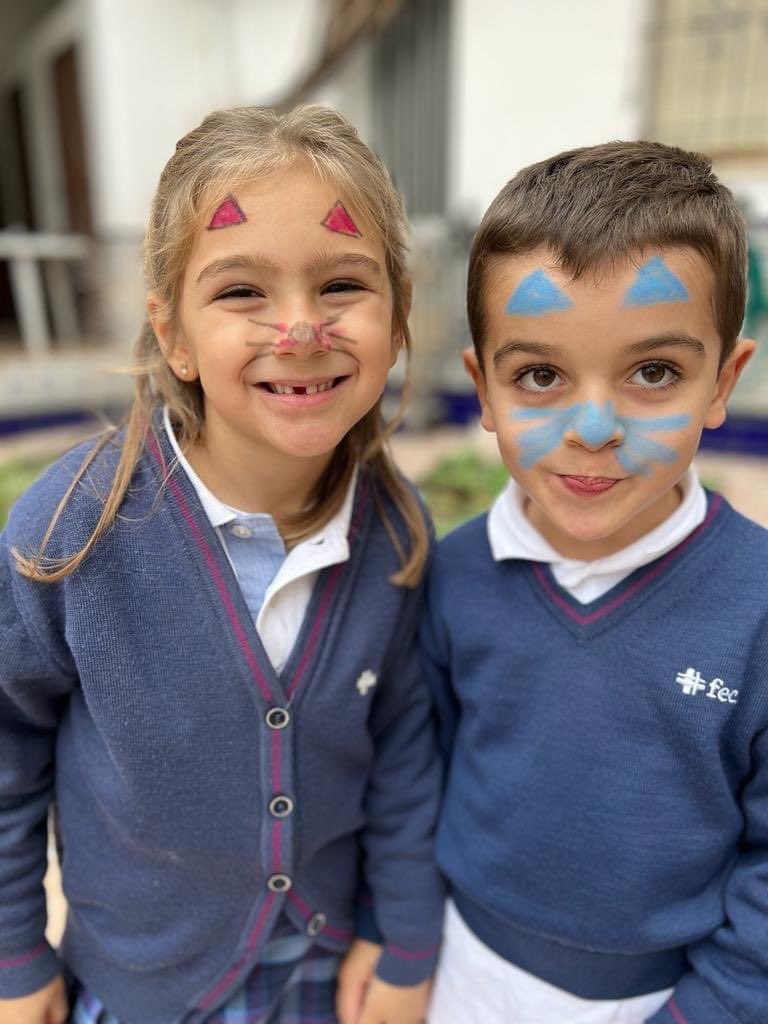 FECSanJoseVva's tweet photo. 📣Os dejamos algunas fotillos de la celebración de El Día del Maestro. 
¡Qué suerte tenemos de tener la profesión más bonita del mundo! 🍀 @colegiosfec #DíaDelMaestro https://t.co/zVbW4FvZYd