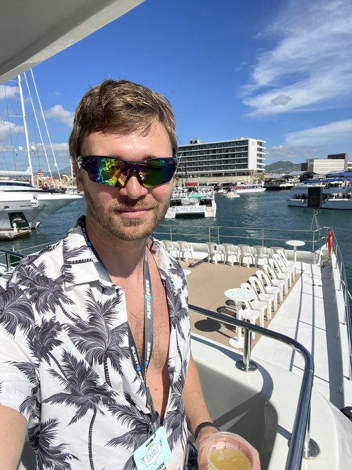 So many wonderful views and a great relaxing trip today on the boat. https://t.co/GHAAdqybVw