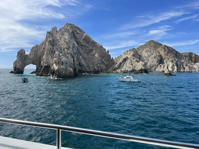 So many wonderful views and a great relaxing trip today on the boat. https://t.co/GHAAdqybVw