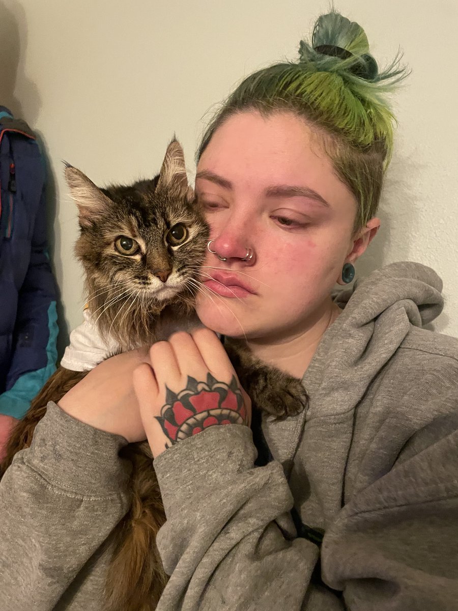 loafmeat_'s tweet photo. little angel had her last day earth side 🖤i’ll miss you forever my little tater tot https://t.co/zVEhhpcNAP
