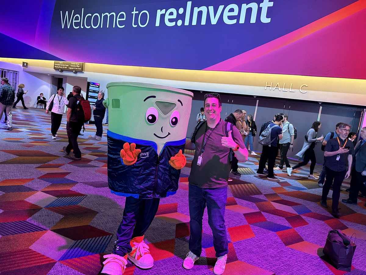 danstarkdevops's tweet image. Sometimes dreams come true and you get to meet your heroes #aws #s3 #reinvent