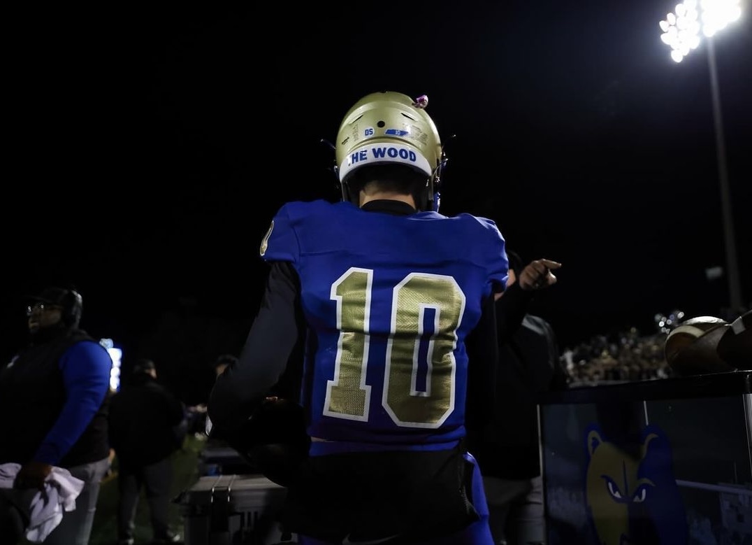 Final Season Highlights !!! 2024 Uncommitted Dual Threat QB 29 Total TD's - 4 int (11 STRAIGHT WITHOUT AN INT) 2200 Passing yards - 66% completion percentage State Semi-Finalist 13-1 record 8 D1 offers Full film is worth the watch !!! hudl.com/v/2LSkLk
