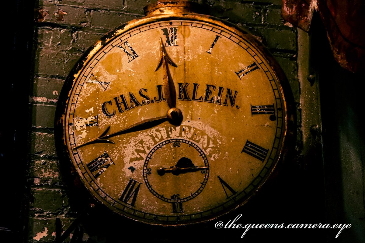 CameraEyeView's tweet photo. American Sign Museum

#americansignmuseum #time #clock #photographer #photography #travelphotography #cincinnati #museum #nostalgia #travelgram #foryoupage #timetravel #retro #aesthetic #moodboard https://t.co/aenNXSeD1z