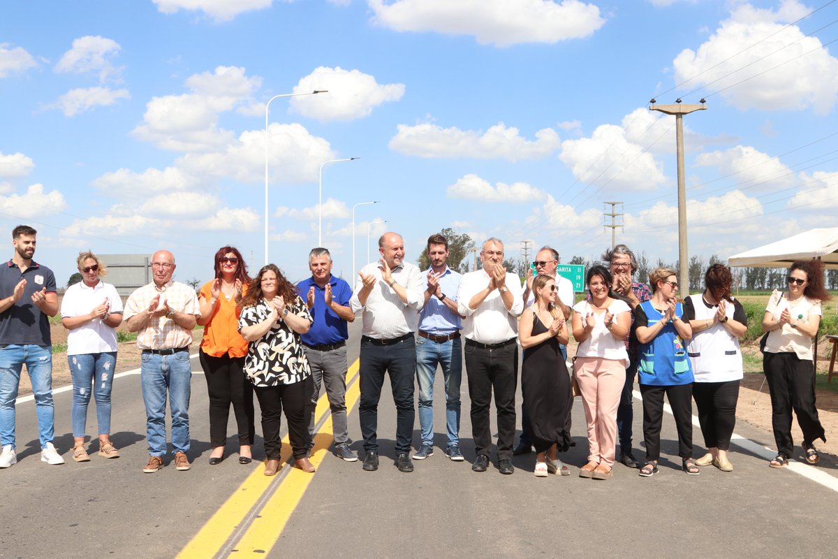 Inauguramos en María Juana, un nuevo tramo de pavimentación de la RP N°63, una nueva ruta transversal. Va a  generar una mejora para quienes viven y trabajan en la zona, va a permitir un muy buen desarrollo en el corredor.