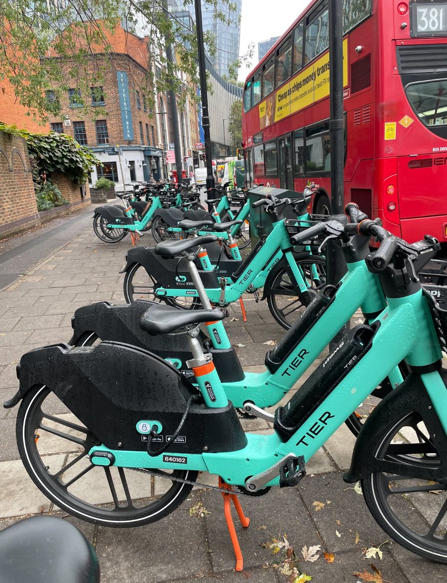 WCDG6's tweet image. @savewaterloo_ @TCOSLondon Pls RT! WCDG AGM Tues 28/11 6.30pm-8.30pm Living Space SE1 7BE. Bikes, buses, crowds, clutter getting around Waterloo - with Lambeth Council deputy leader @RezinaChowdhury wcdg.org.uk/home/reminder-…