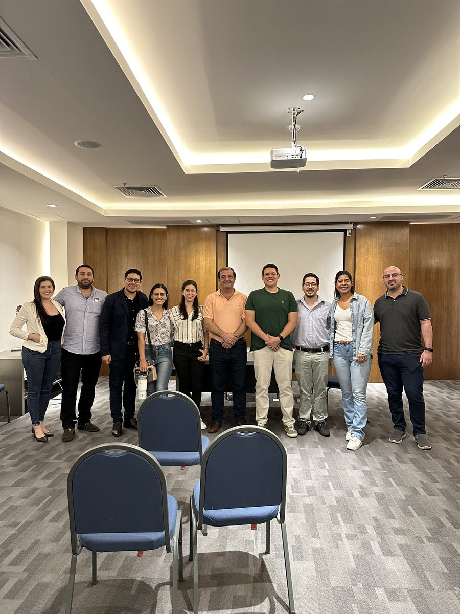 ara_ovelar93's tweet photo. Cirujanos generales certificados por la Sociedad Paraguaya de Cirugía 🥳🥳 @sopacipy @RAZ_doctor Gracias totales ✨✨ https://t.co/qWbPhMwOgU