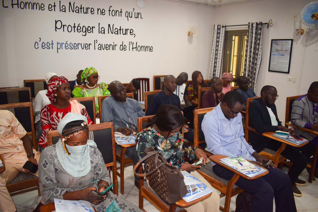 Mfolkecenter's tweet photo. #COP28: @Mfolkecenter, en partenariat avec le Ministère de l'Environnement, a organisé un atelier de renforcement de capacités des hommes de médias sur les enjeux et priorités de l'Afrique et du Mali lors de la COP. Un atelier crucial s'inscrivant dans le projet #InnovReC. #Climat #Environnement #Médias
@SwedeninML @BenbereM