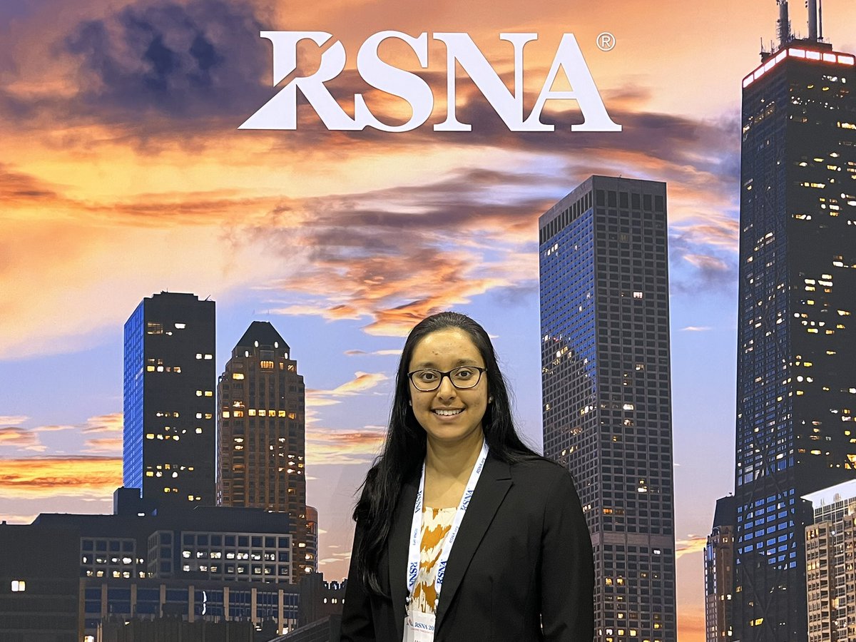 Thrilled to be back for learning, friends, and fun at #RSNA23! This was the event last year that affirmed radiology is my future home. What an incredible community! @RSNA @RSNATrainees #futureradres