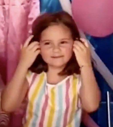 demjinmoreau's tweet photo. MAMEN Y ABRIL HUNDIENDO AL JURADO #OTGala1 https://t.co/bxGIBRYdpv
