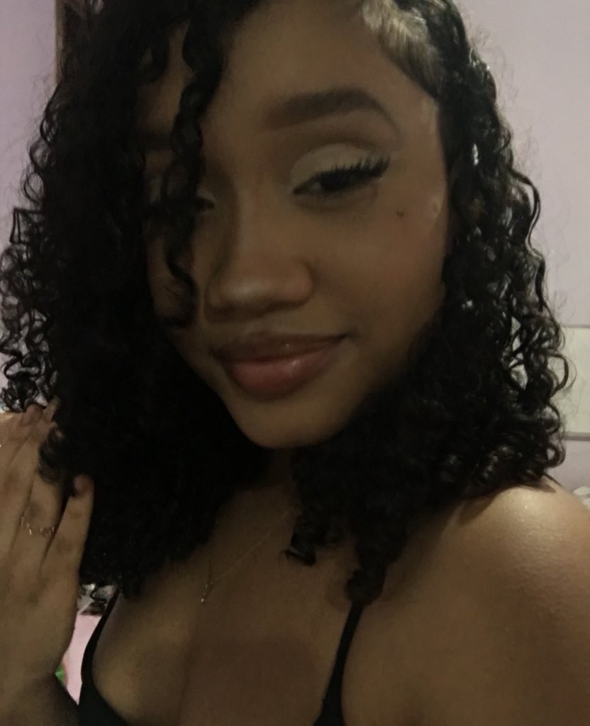 rayaisonline's tweet photo. ontem melhor aniversário da minha vida e tava assim #tchuca https://t.co/Y76JKXPx3u