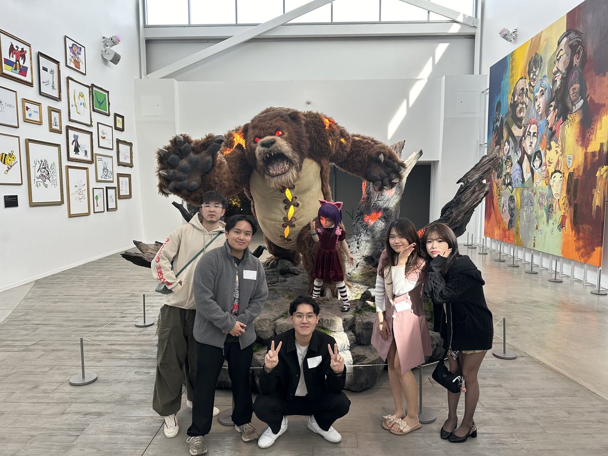 UltEsport's tweet photo. Team UE at Riot HQ!!! https://t.co/4TbCNghDc7