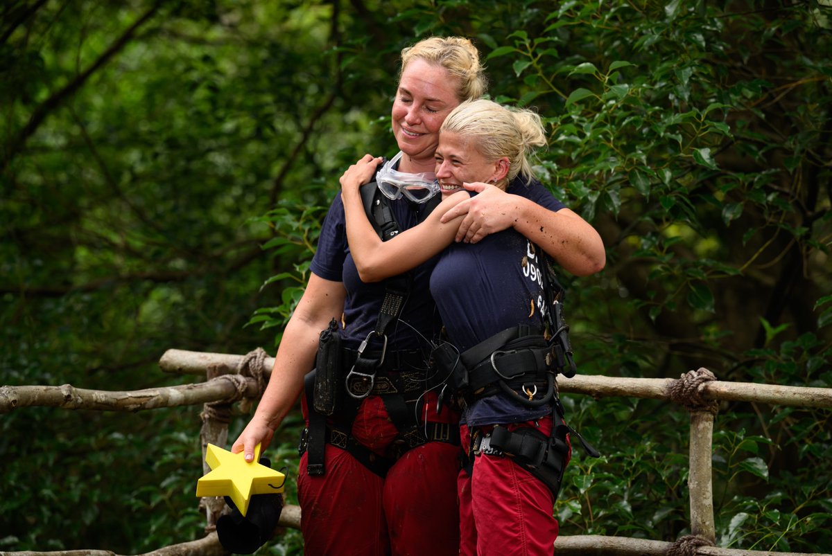 Just a simple game of catch with @Josiestweet! 😅🌟 #Tinkerbell #StarCatcher #TeamDanielle #ImACeleb @imacelebrity