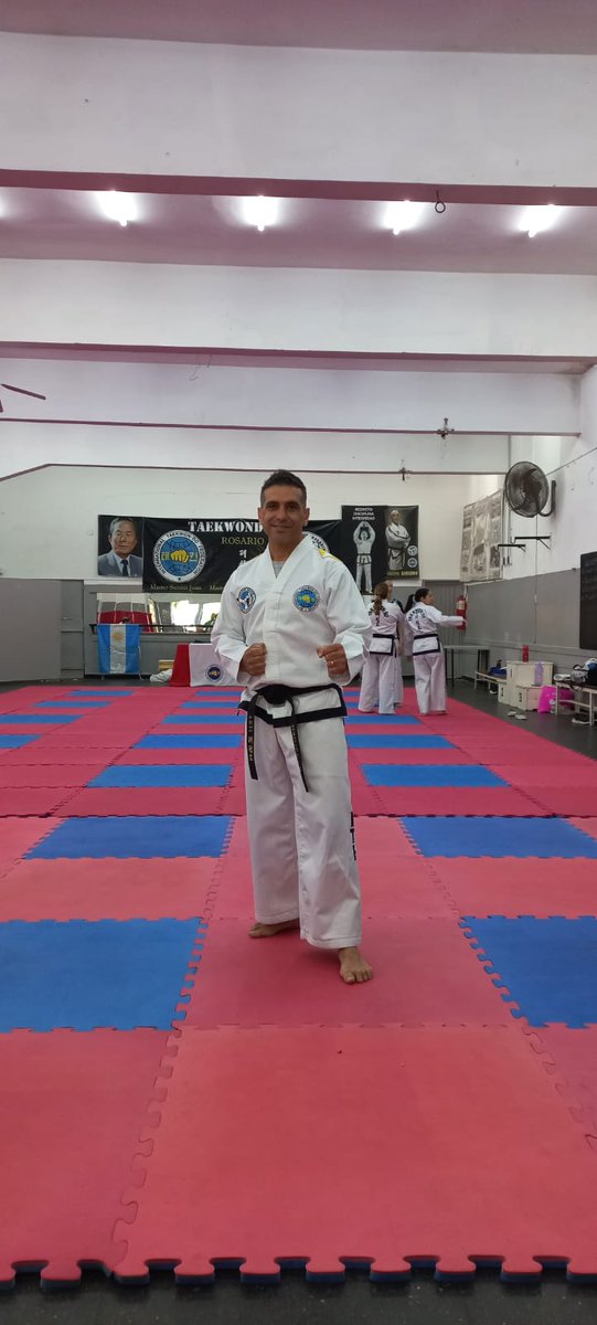 GRUPOUCB's tweet image. Llegó el día... terminamos un año exitoso,, representé en mundial 2023 Señor hasta 70kg... llegué a la final de formas y Combate... obteniendo segundo puesto en las 2..... sumados a torneos locales y nacional... y hoy subiendo de categoría de llDAN a lll DAN