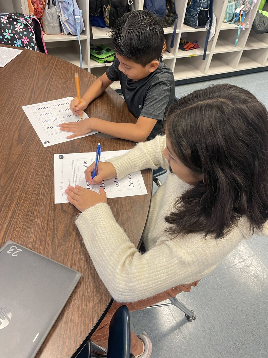 On 11/7, during our Fundations Unit 3 reteaching, we worked in partners to practice reading and marking up words. 📝 <a href="/WrightsboroE/">Wrightsboro Elementary</a> <a href="/AlisonLinkner/">Alison Linkner</a> <a href="/maureenhill_/">Maureen Hill</a>