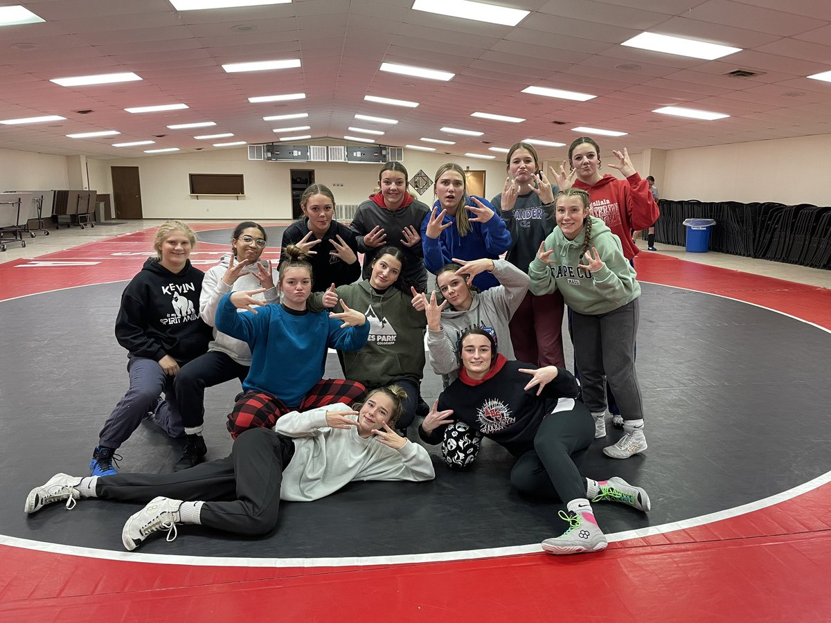 It’s Competition week! #aurorahuskies
#girlswrestling #AHS