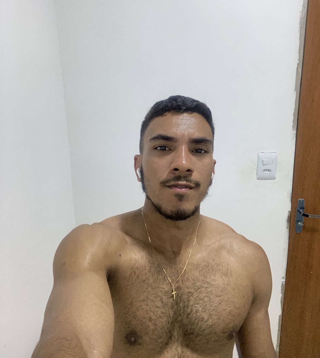 Pedrorodrygo1's tweet photo. Os ombros saindo 🥵✅ https://t.co/nldsqz05TM