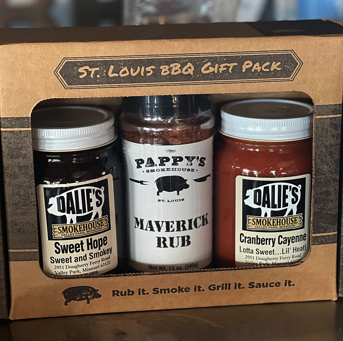 🚨NEW!🚨 Grab a Dalie's BBQ GIFT PACK. It's the perfect gift for the barbecue enthusiasts on your list! 🔥🎁🎄 Our gift pack includes 2 sauces and 1 rub for $21.99. Available at the register. #daliessmokehouse #bbq #bbqgifts #bbqsauce #bbqrub #shopsmall #buylocal #shoplocal