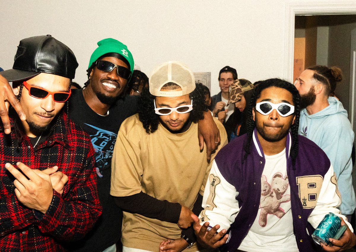 Guest House 01

A night to remember

All pics now available: tiny.cc/GH01Pics