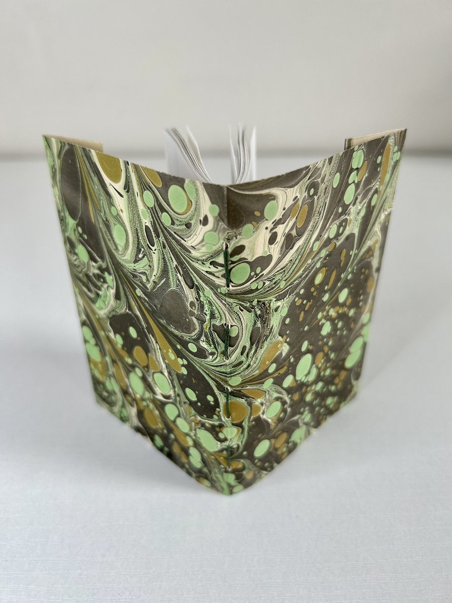 nautiluspaper's tweet photo. Just a few hours left for the Nautilus Paper Co. Etsy Sale: 20% off orders of 2 or more handmade notebooks or bookmarks! These make great stocking stuffers for writers & artists! π¨ππ
#handmade #etsy #etsysale #portlandart #marbling #notebook https://t.co/DCddtP5xiK