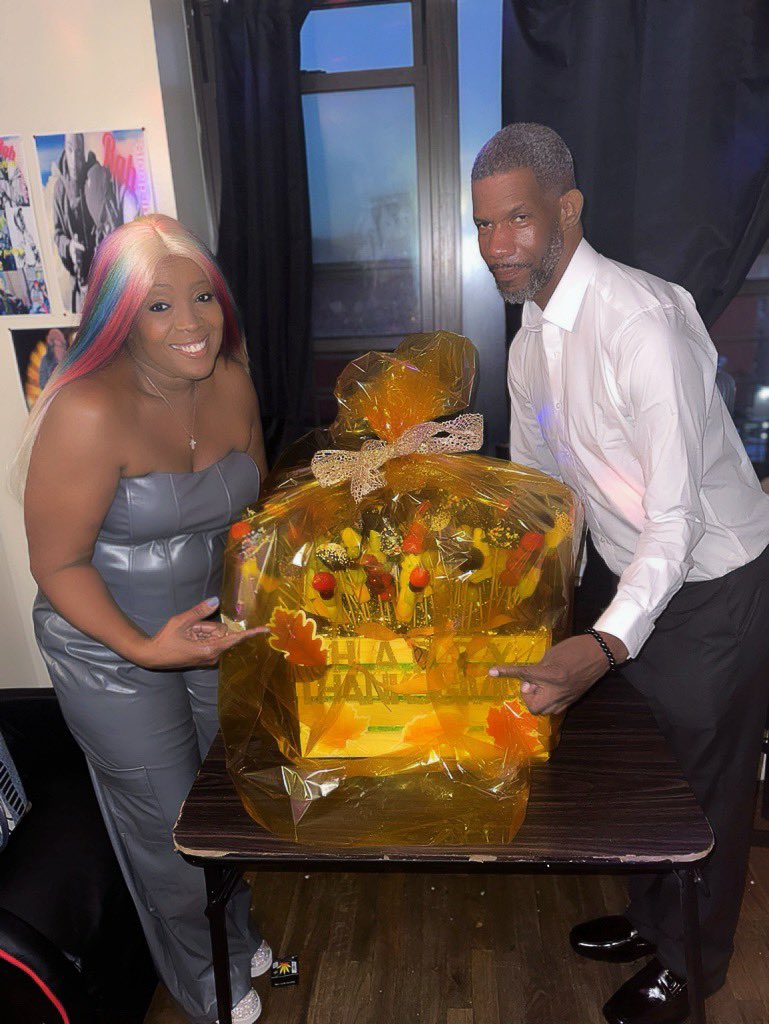 MelisaMorgan22's tweet photo. Thank you Jermaine Rainey for ordering my “MELI’SA FRUITSTICKS” Arrangement for your Thanksgiving Famiky Gathering - 2023! 🙌🏾👍🏽🍓🍍🥳🙏🏽.
I enjoyed doing it! My first Holiday Arrangement 🥳
#melisamorgan #fruitsticks https://t.co/ZhPkC38lr5
