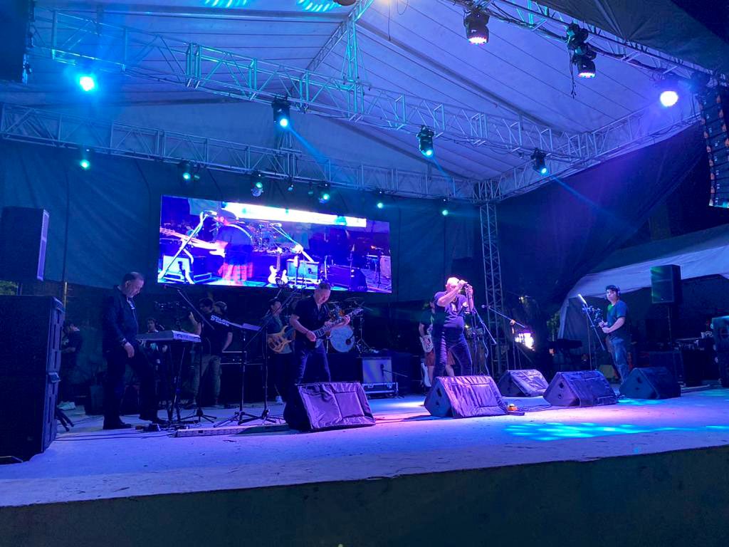 CentroInforma's tweet photo. 🎸Con entusiasmo y convocatoria se desarrolló esta tarde-noche el Hard-Rock Festival, en el teatro al aire libre del parque La Choca, con la participación de diversas bandas y la filmación de la película “Obregón”, en el marco de “Vicens. Encuentro de Narrativas Audiovisuales”.
#HonestidadYResultados