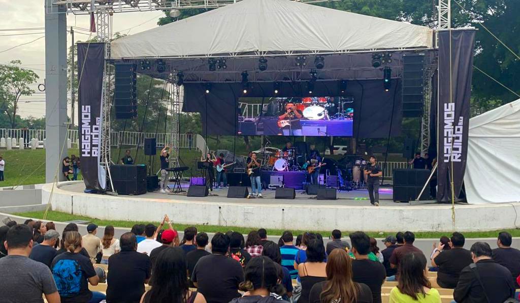 CentroInforma's tweet photo. 🎸Con entusiasmo y convocatoria se desarrolló esta tarde-noche el Hard-Rock Festival, en el teatro al aire libre del parque La Choca, con la participación de diversas bandas y la filmación de la película “Obregón”, en el marco de “Vicens. Encuentro de Narrativas Audiovisuales”.
#HonestidadYResultados