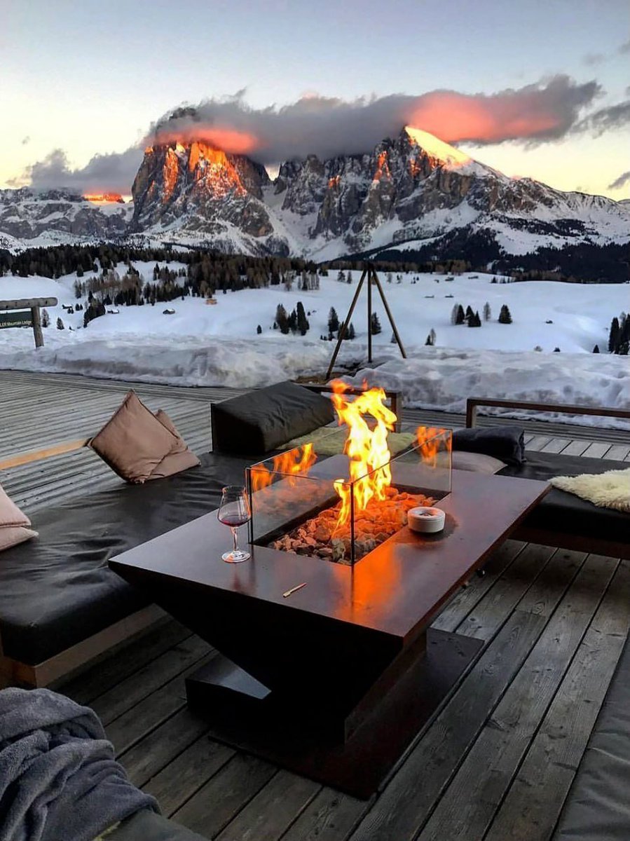 ramirezruby32's tweet image. Fire is a symbol of warmth, and the perfect combination of snow and fire seems to inject a warm soul into the cold winter.
