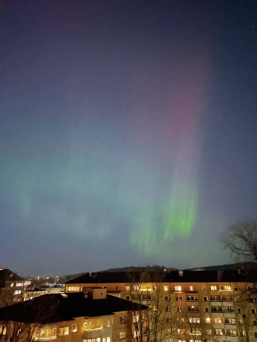 lWritaitre's tweet photo. La previa hoy ha sido con auroras https://t.co/FWsq7vpSLp