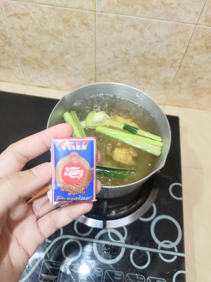 elfridaput's tweet photo. @Widino Otw bikin ommmm.. tp adanya 2 tang premium yg versi ini.. gada teh celup😅 https://t.co/kajnbVf9Bp
