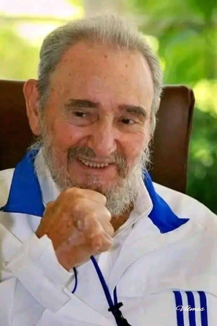 GabrielaAlmena's tweet photo. Hasta la victoria siempre "Comandante".
#FidelPorSiempre 
#FidelVive https://t.co/ALEkY4Gqgp