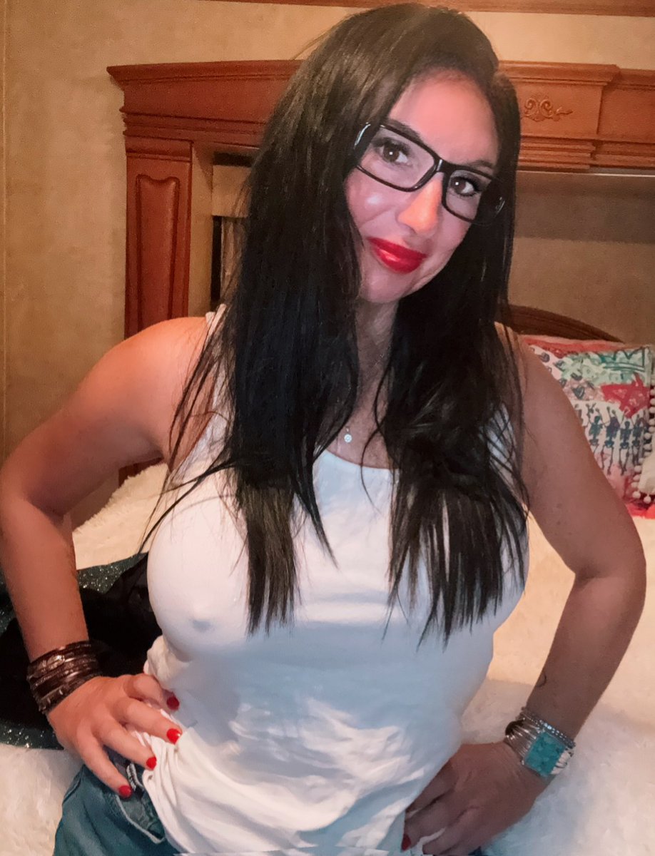 joalexandria69's tweet photo. Date night! Time for some serious fun! I’m old, I have been married over 20 years and Saturday nights are better than ever! #oldandhappy #saturdaynight #adultfun #milf #lovetohavefun #olderisfun #loveit #fun #almostfifty #feeltwenty #lifeisshorthavefun #onlyfans #havefun https://t.co/97JiV7exKw