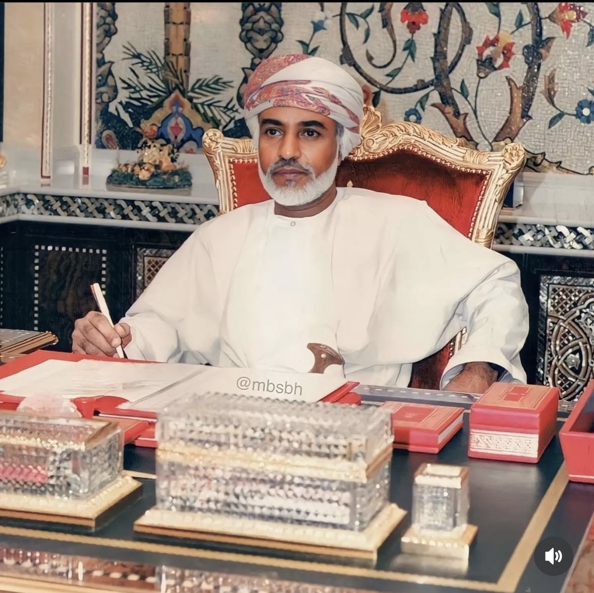 alhashmi_muna's tweet photo. اللهم إن لنا عزيزاً قد رحل عنّا.. فأبدله داراً خيراً من داره 

#صباح_الخيرᅠ
#قابوس_بن_سعيد
#قابوس_في_قلوبنا https://t.co/9qfjEUZRl6
