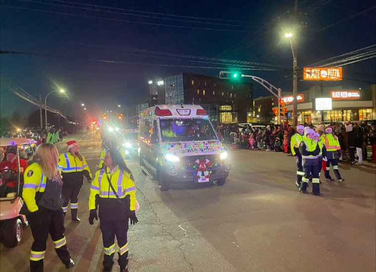 IslandEMS's tweet photo. Another successful Christmas Parade from the @CityofCharlottetown , #PEI. Beth, Courtney Breanna and Holland College paramedic students helped guide Santa safely into the city tonight as they participated in the Annual Santa parade. Great job to all Santas helpers. https://t.co/JmqLoNJ22z