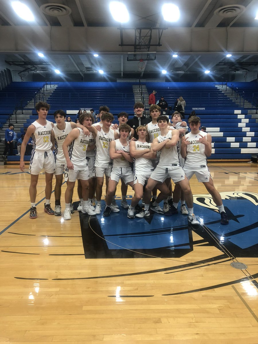 Raccoon_Hoops's tweet photo. Final from Oshkosh West…
Oconomowoc 90
Oshkosh West 58

2-0 on the weekend!  Great team effort both days and congratulations to @LukasHoffman8 and @ice___tre for being selected Steve Randall All-Tournament Team!  #oconpride #Family https://t.co/w6mJ38ypZh